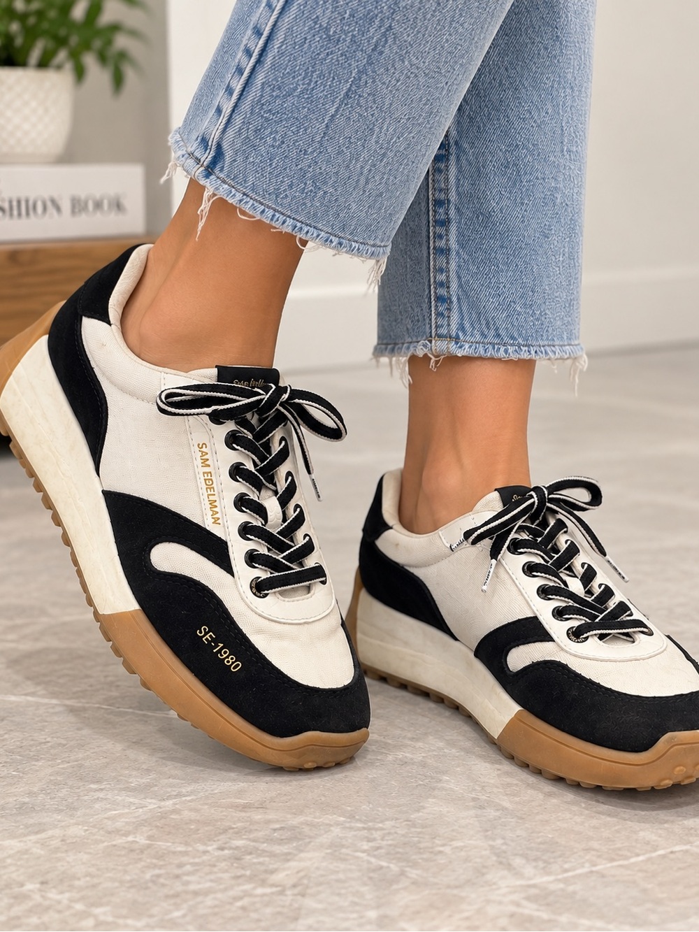 Sam Edelman SE-1980 Women’s Size 10 Black Cream Gum Retro Sneakers